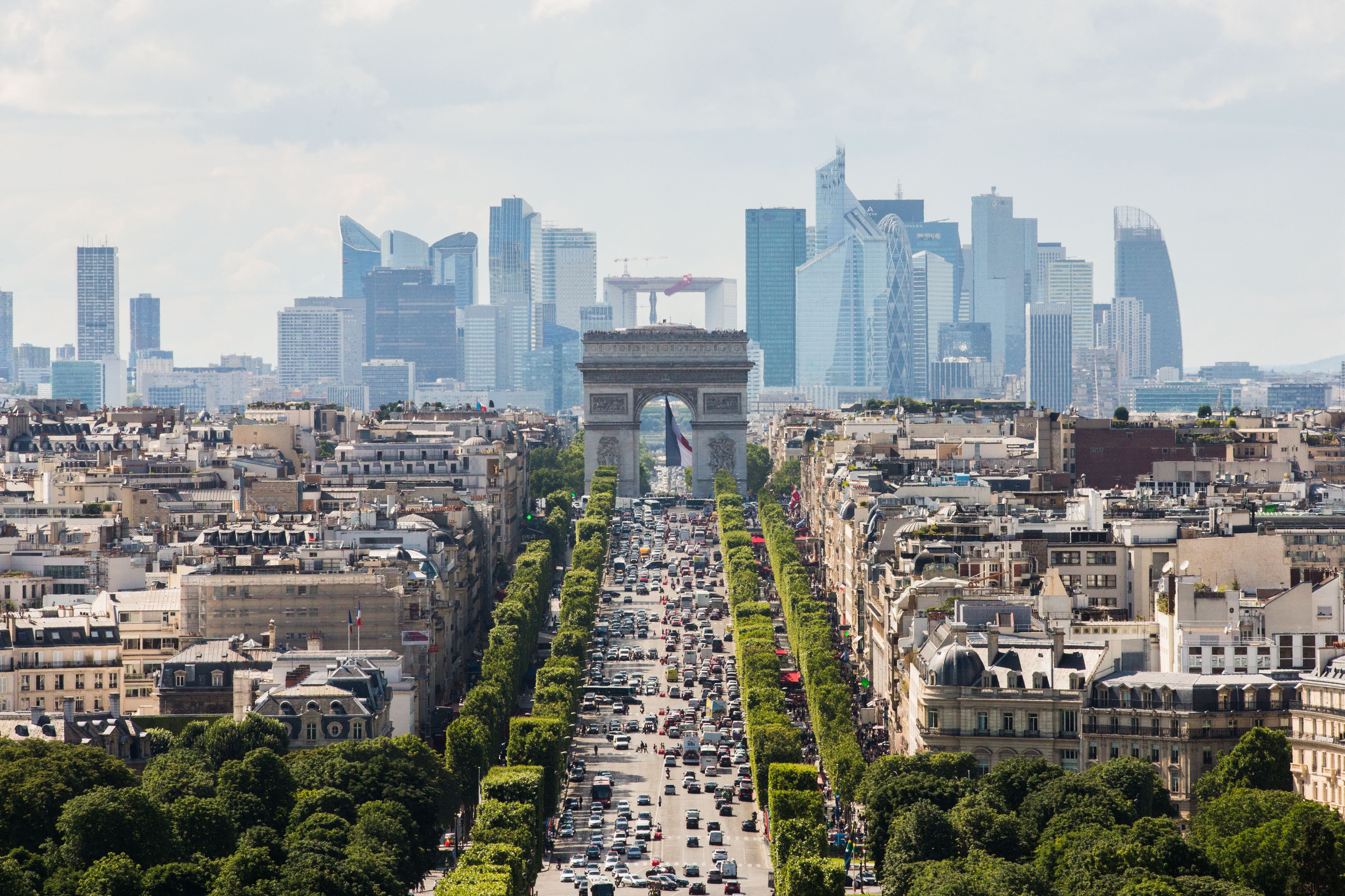 Arc de triomphe/La Défense : r/europe