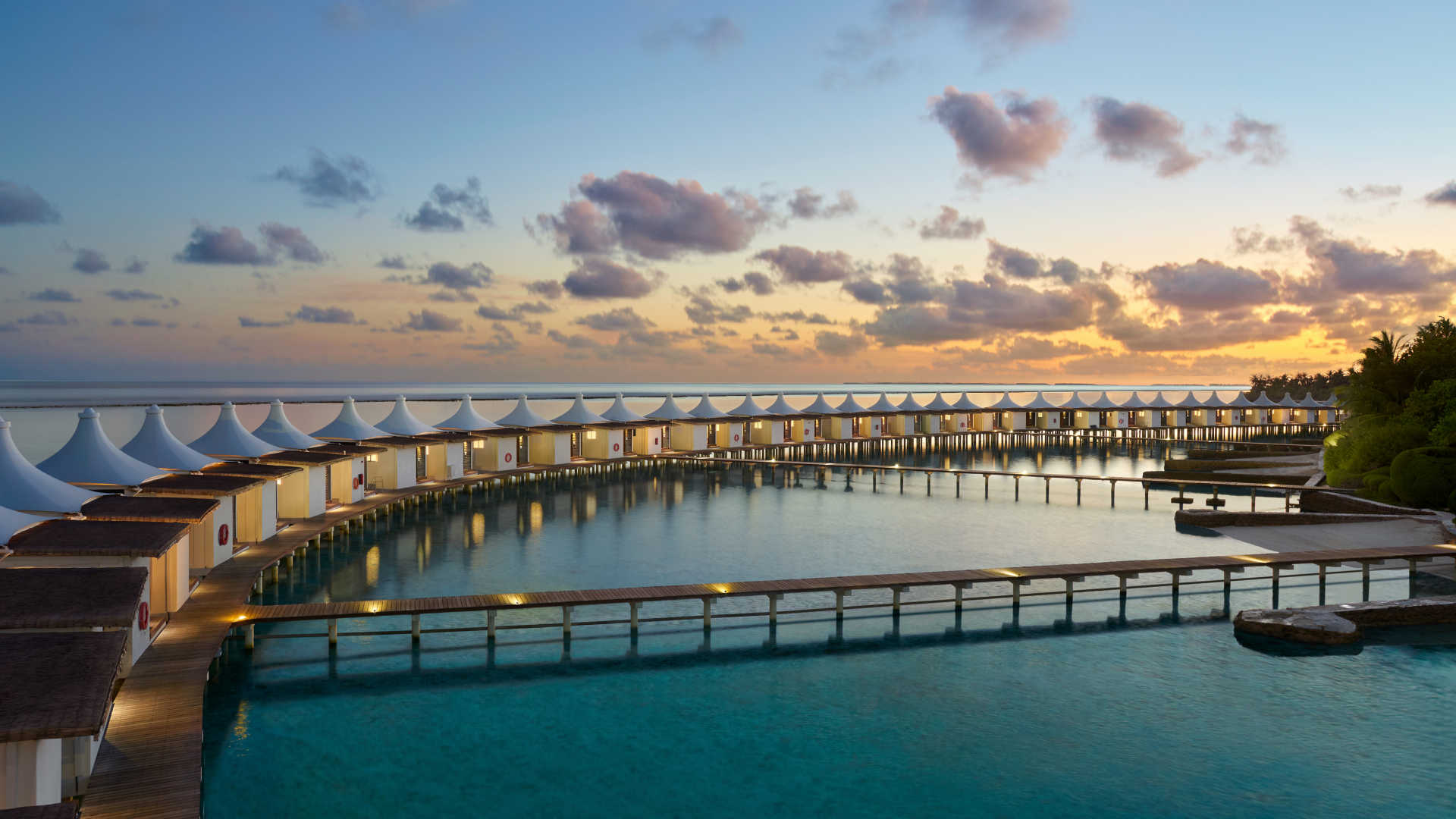 Sejur Cinnamon Hakuraa Hura Maldives Sunrise Travel